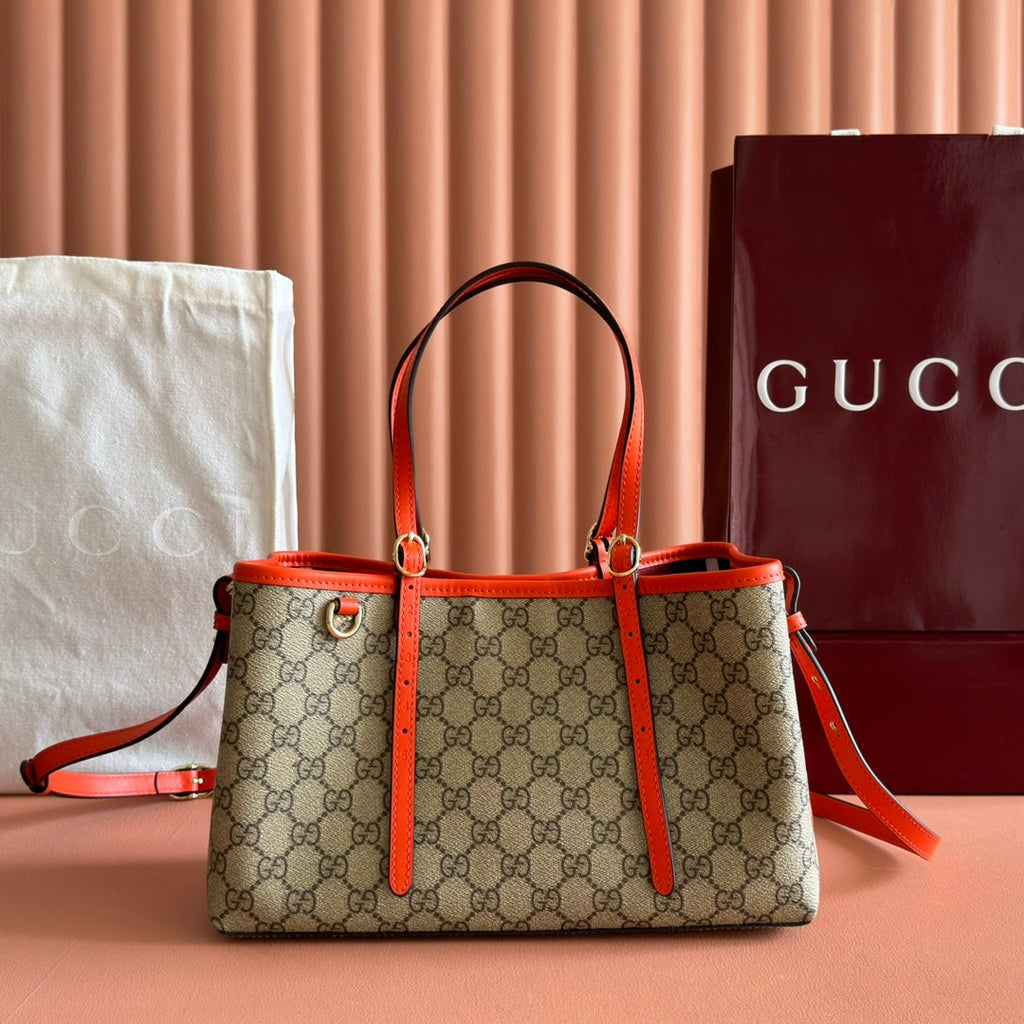 GUCCI 25S EMBLEM MEDIUM BAG 30 IN BEIGE AND BLACK CALFSKIN