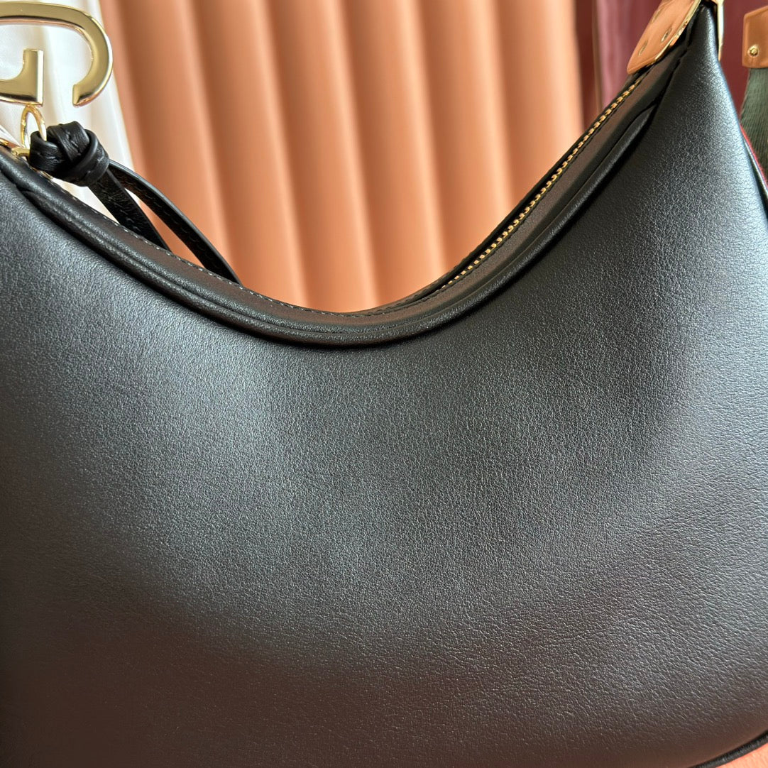 GUCCI 26S ATTACHE SHOULDER BAG 23 IN BLACK CALFSKIN