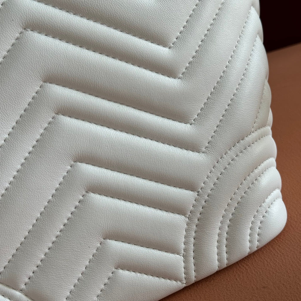 GUCCI 25S SMALL TOTE BAG 29 CM IN WHITE CALFSKIN WITH GOLD HARDWARE