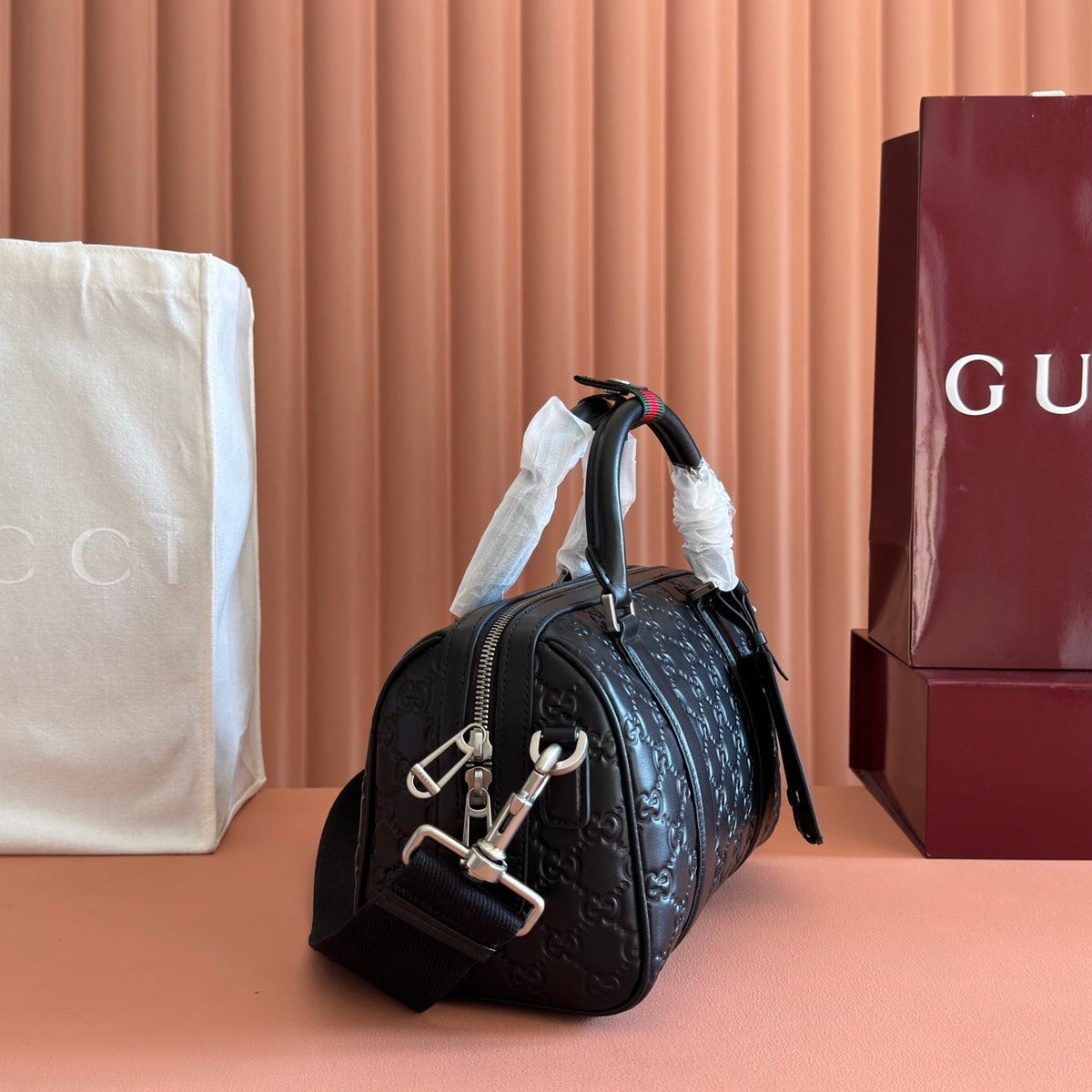 GUCCI 26S EMBLEM DUFFLE BAG 25 IN BLACK EMBOSSED CALFSKIN